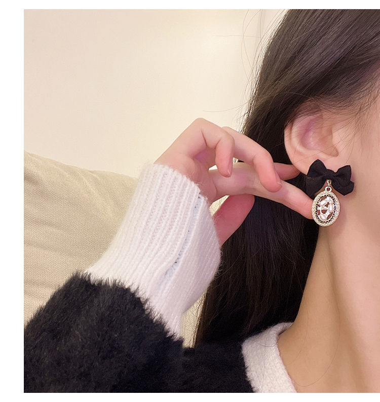 Black Bowknot Clip on Earring