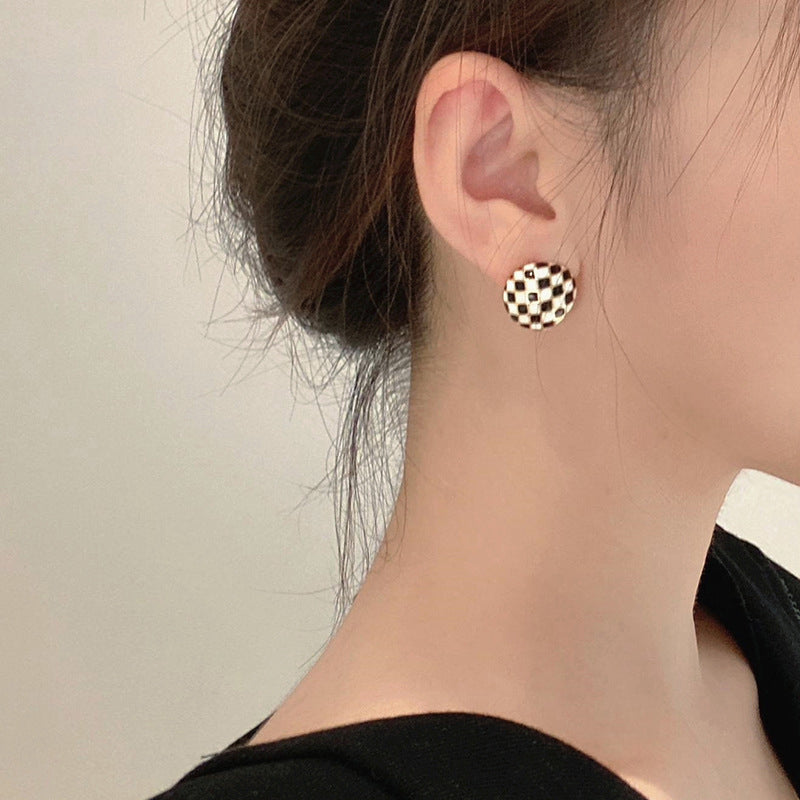 Vintage Black & White Clip on Earrings